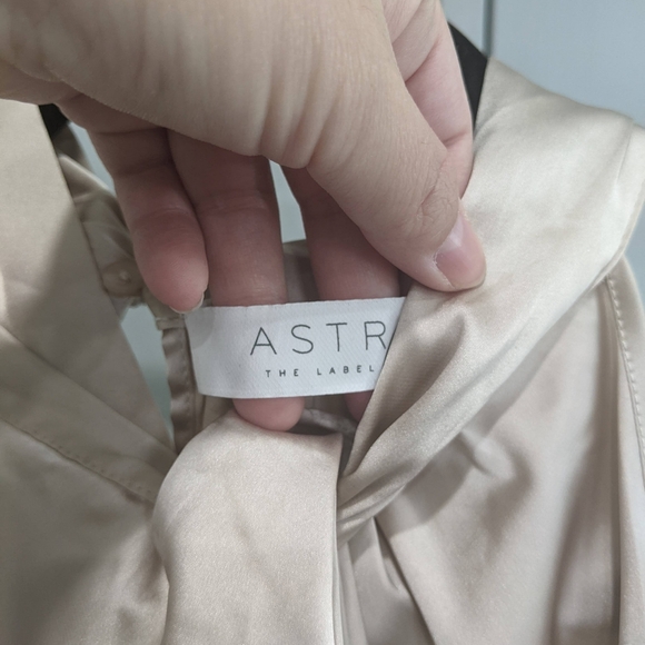 ASTR Satin Sleeveless High-Neck Top - Picture 4 of 9